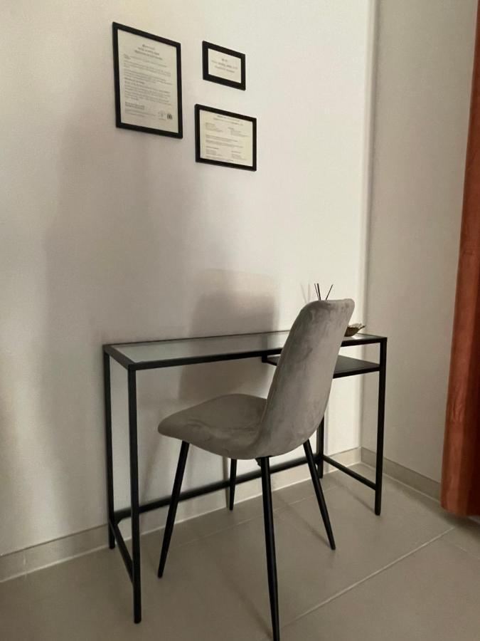 B & B Piazza Angioina L'Aquila Luaran gambar