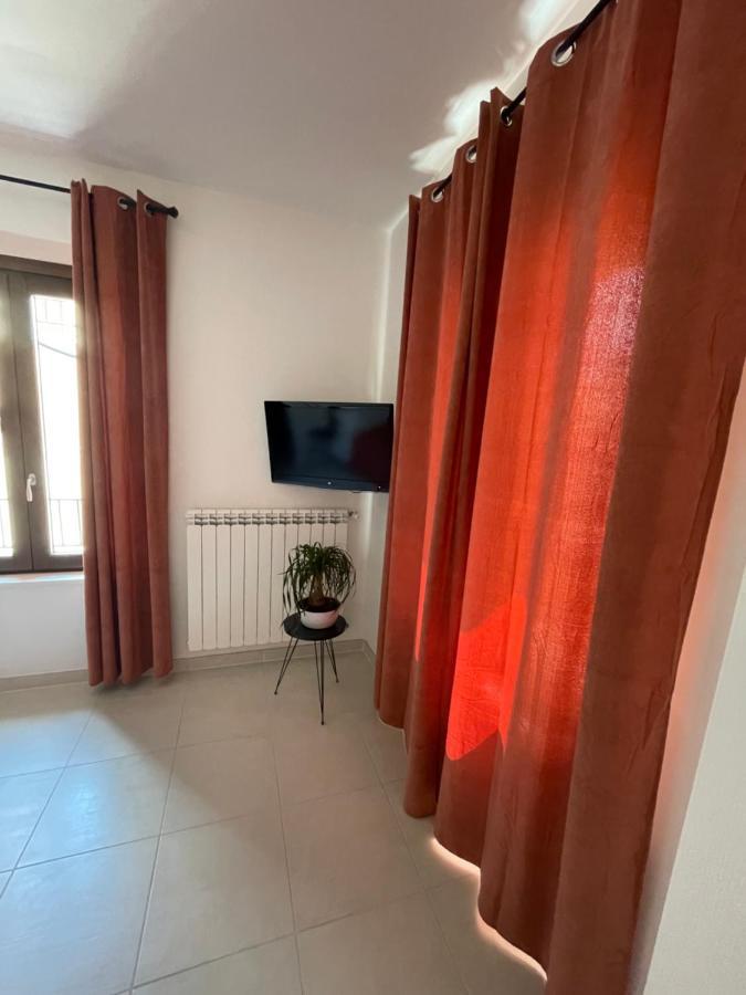 B & B Piazza Angioina L'Aquila Luaran gambar